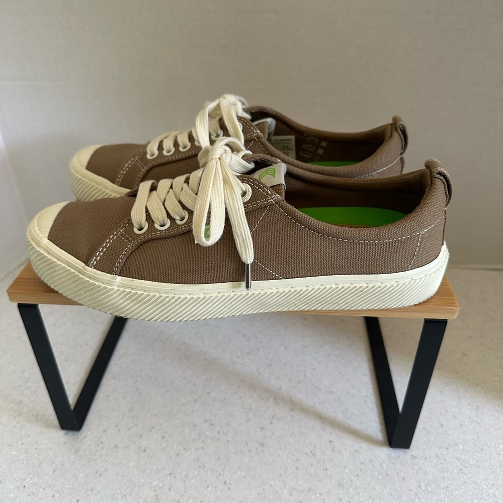 Carium OCA Low Canvas Sneakers. Sand Brown. Women’s 9.5